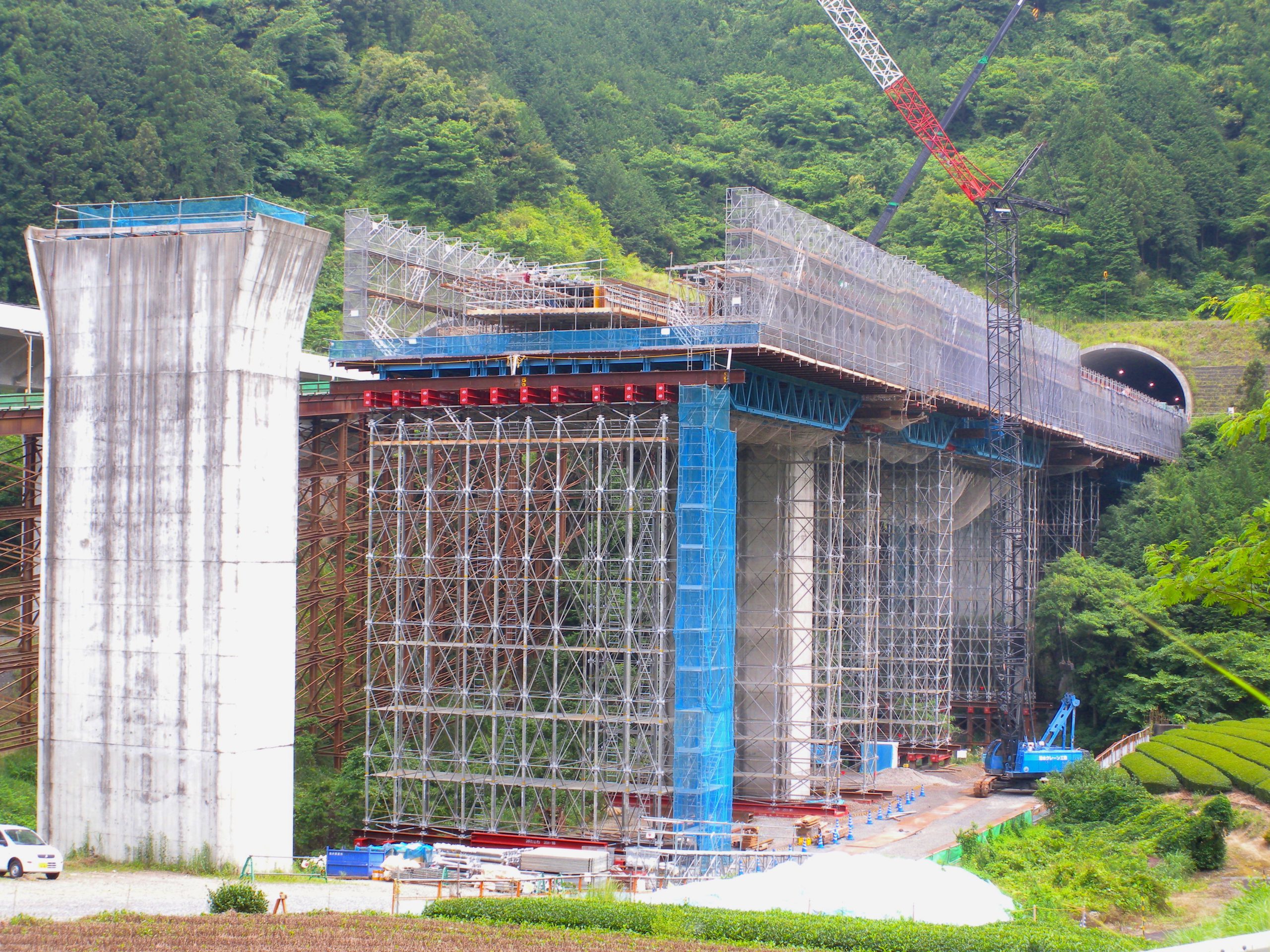 ポステンPC連続桁橋（第二東名高速道路大津谷川橋(PC上部工)上り線工事）