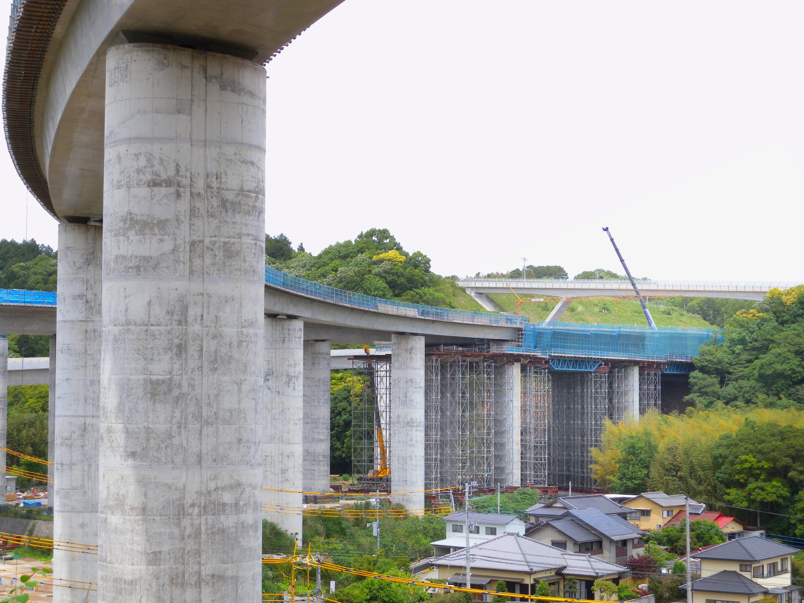 ポステンPC連続桁橋（第二東名　沼津長泉IC桃沢川橋）