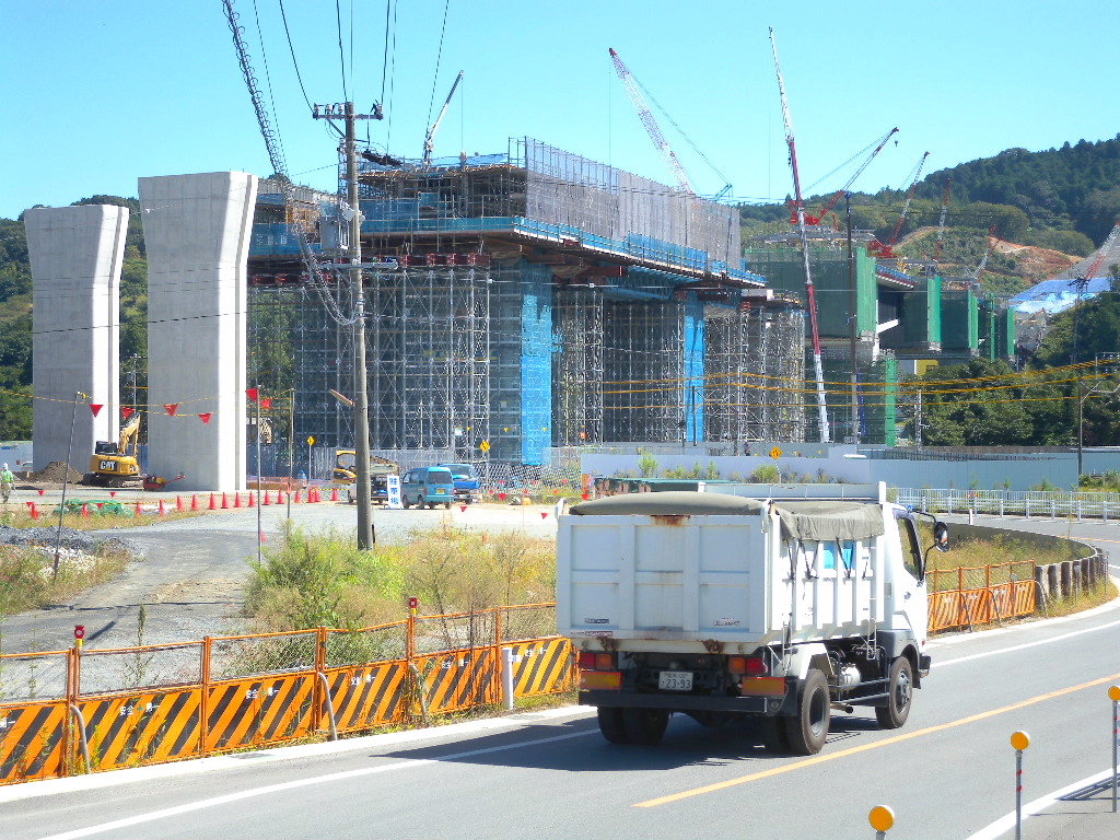 ポステンPC連続橋（新東名高速道路豊川橋（右岸）工事）